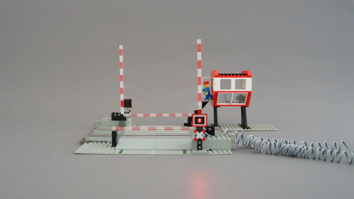 LEGO Trains 7866 Remote Controlled Road Crossing 12V set, image 10