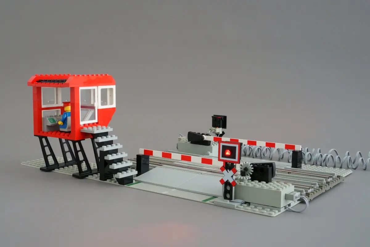 LEGO Trains 7866 Remote Controlled Road Crossing 12V set, image 14