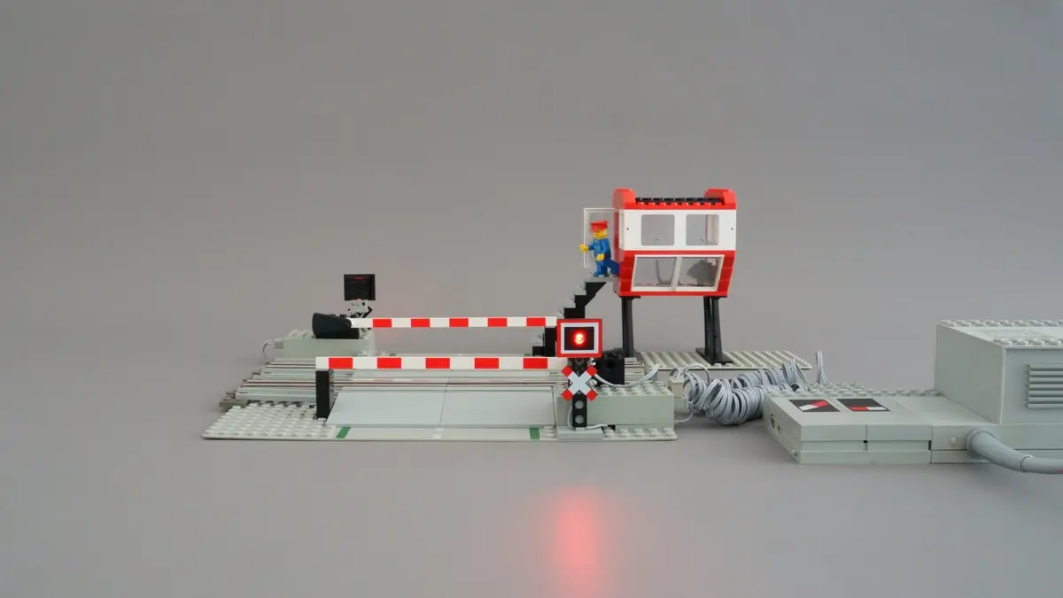 LEGO Trains 7866 Remote Controlled Road Crossing 12V set, image 9