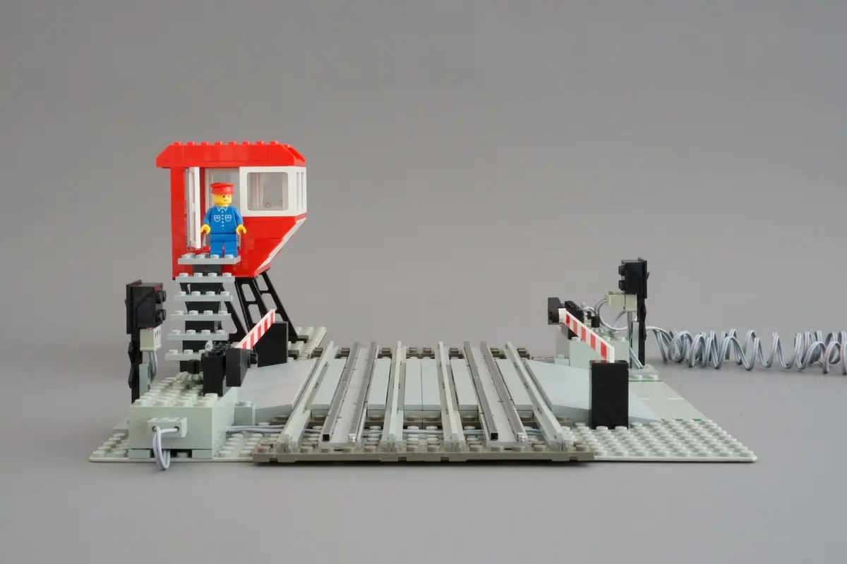 LEGO Trains 7866 Remote Controlled Road Crossing 12V set, image 13