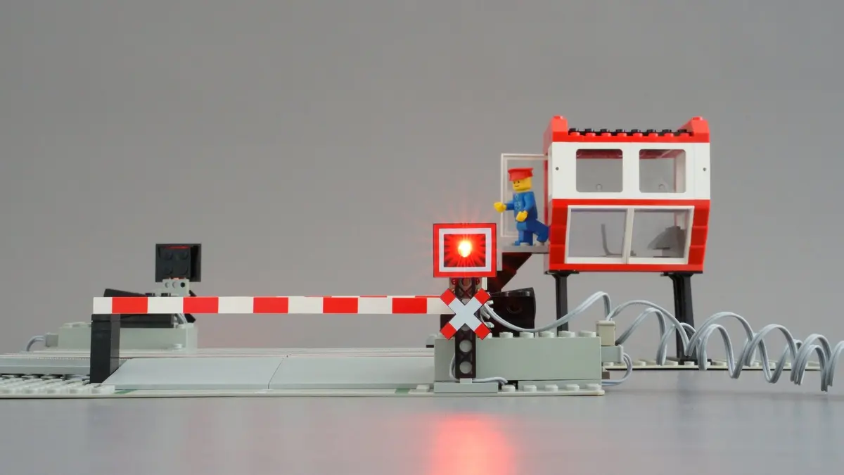 LEGO Trains 7866 Remote Controlled Road Crossing 12V set, image 12