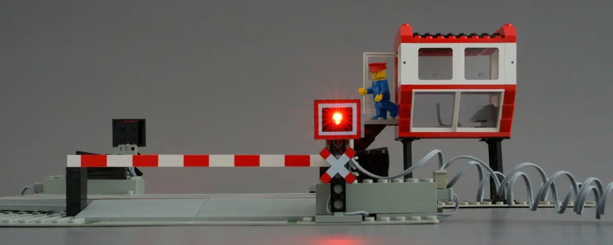 LEGO Trains 7866 Remote Controlled Road Crossing 12V set, image 11