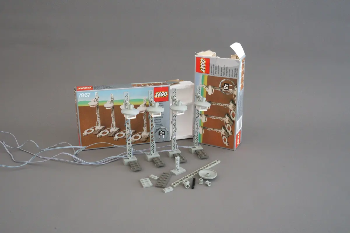 LEGO Trains 7867 4 Lighting Standards Electric 12V set, image 4