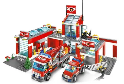 LEGO City 7945 Fire Station set, image 2