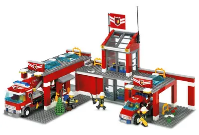 LEGO City 7945 Fire Station set, image 4