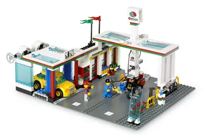 LEGO City 7993 Service Station set, image 2