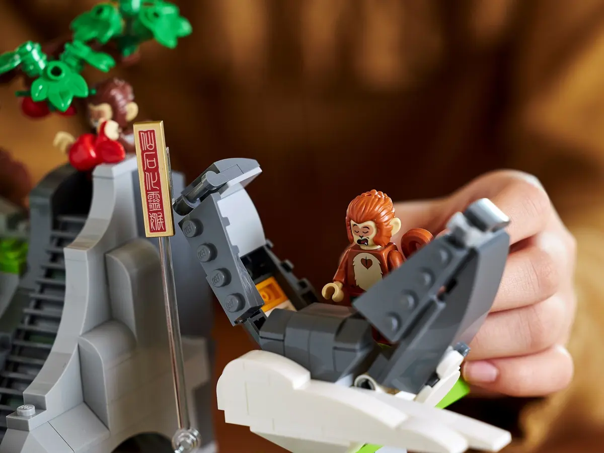 LEGO Monkie Kid 80024 The Legendary Flower Fruit Mountain set, image 10