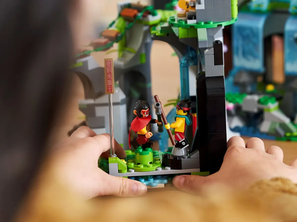 LEGO Monkie Kid 80024 The Legendary Flower Fruit Mountain set, image 11