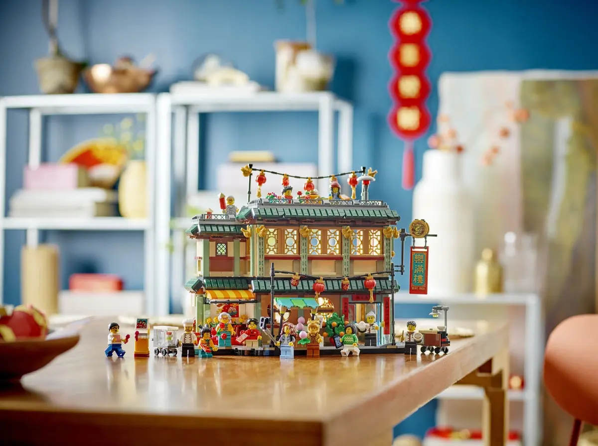 LEGO Seasonal 80113 Family Reunion Celebration set, image 10