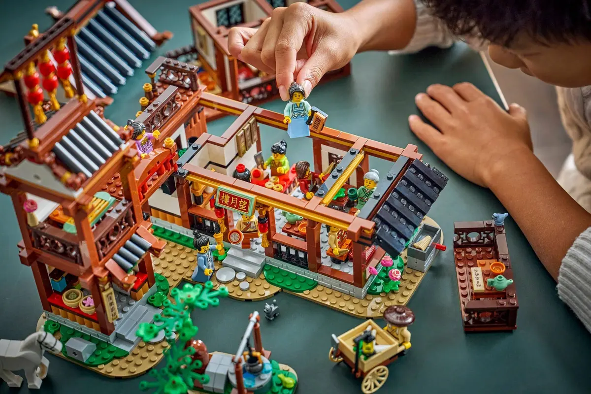 LEGO Seasonal 80121 Ancient Moon-Gazing Inn set, image 6