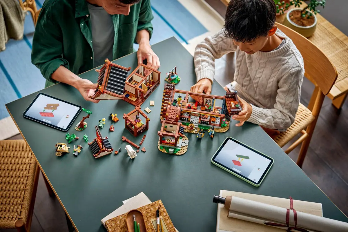 LEGO Seasonal 80121 Ancient Moon-Gazing Inn set, image 4