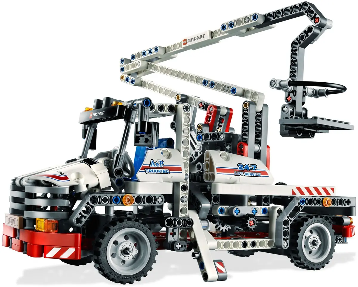 LEGO Technic 8071 Bucket Truck set, image 10