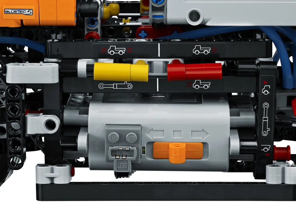 LEGO Technic 8110 Mercedes-Benz Unimog U 400 set, image 16