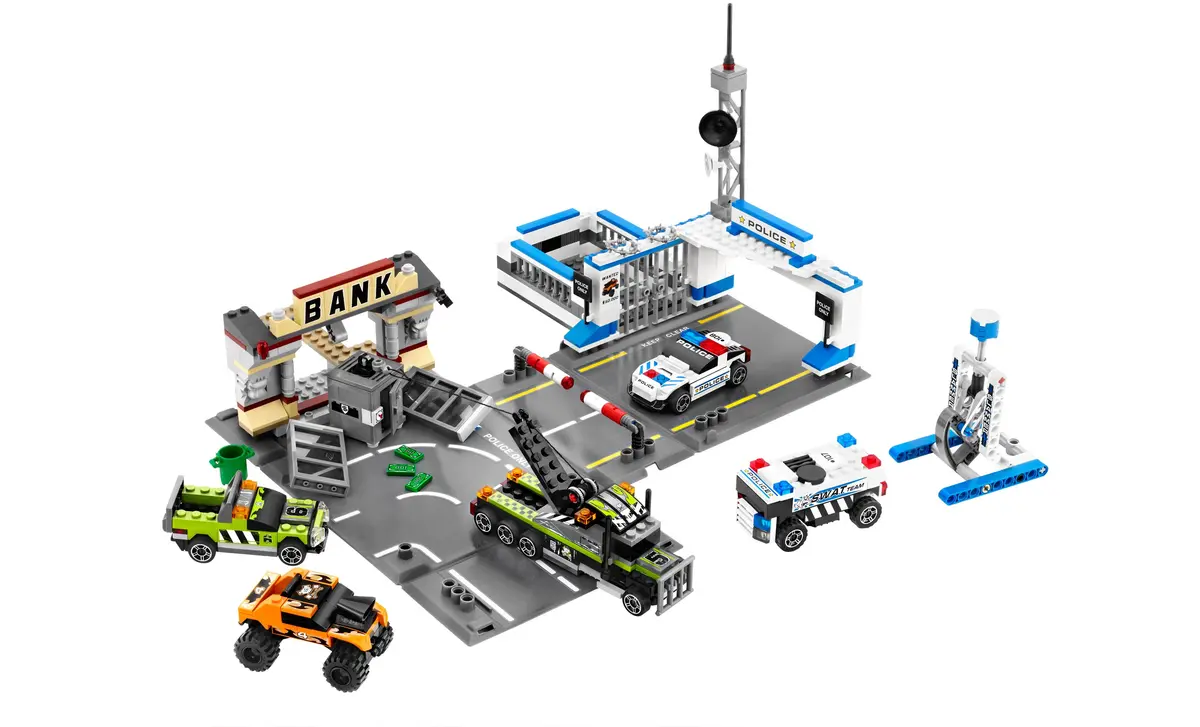 LEGO Racers 8211 Brick Street Getaway set