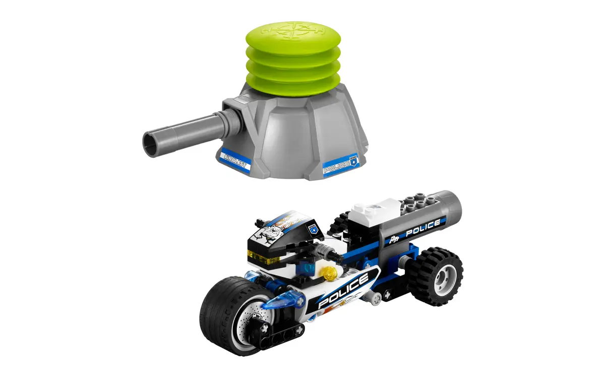 LEGO Racers 8221 Storming Enforcer set, image 3