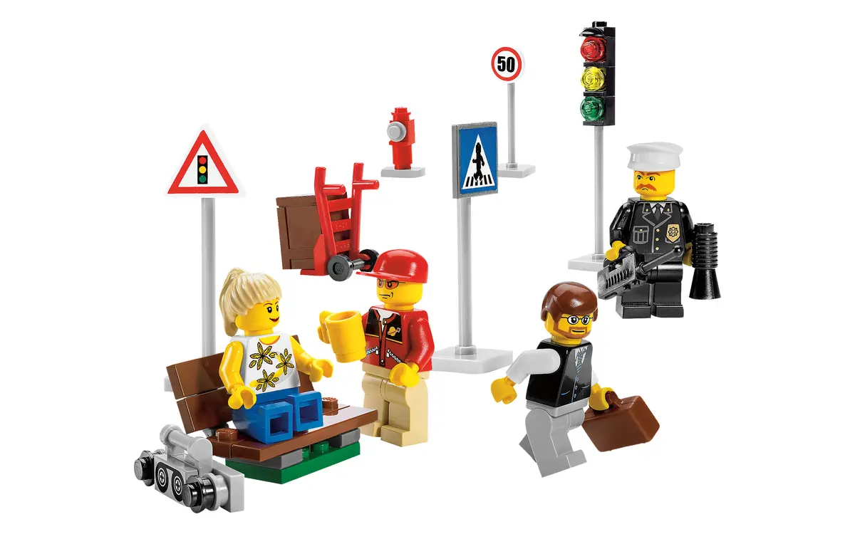 LEGO City 8401 City Minifigure Collection set, image 3