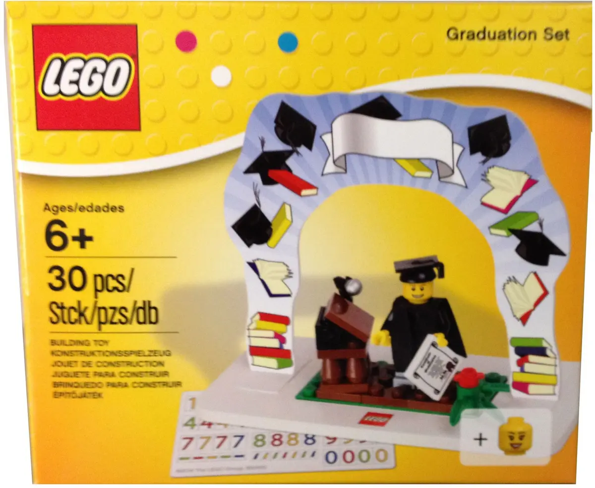 LEGO Miscellaneous 850935 Classic Minifigure Graduation Set set, image 2