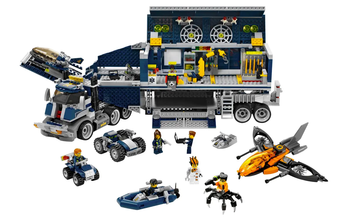 LEGO Agents 8635 Mobile Command Centre set, image 3