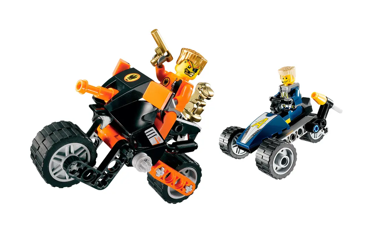 LEGO Agents 8967 Gold Tooth's Getaway set, image 3