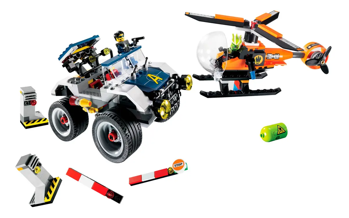 LEGO Agents 8969 4-Wheeling Pursuit set, image 3