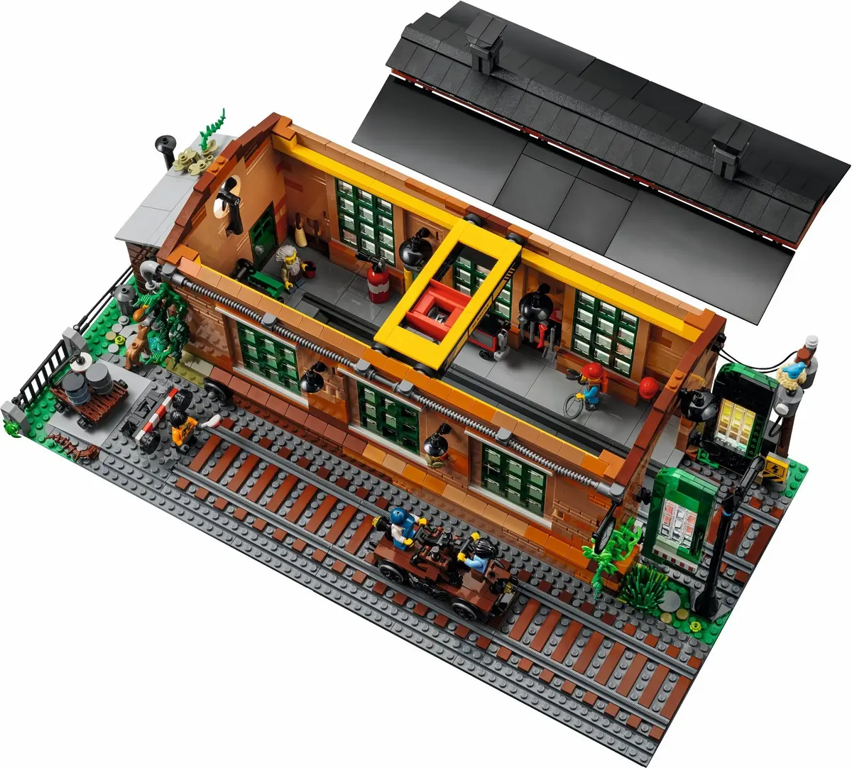 LEGO BrickLink 910033 Old Train Engine Shed set, image 3