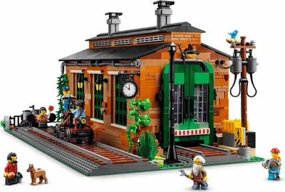 LEGO BrickLink 910033 Old Train Engine Shed set
