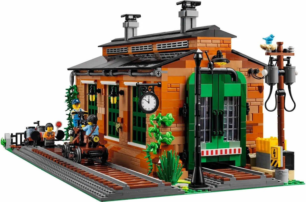 LEGO BrickLink 910033 Old Train Engine Shed set, image 7
