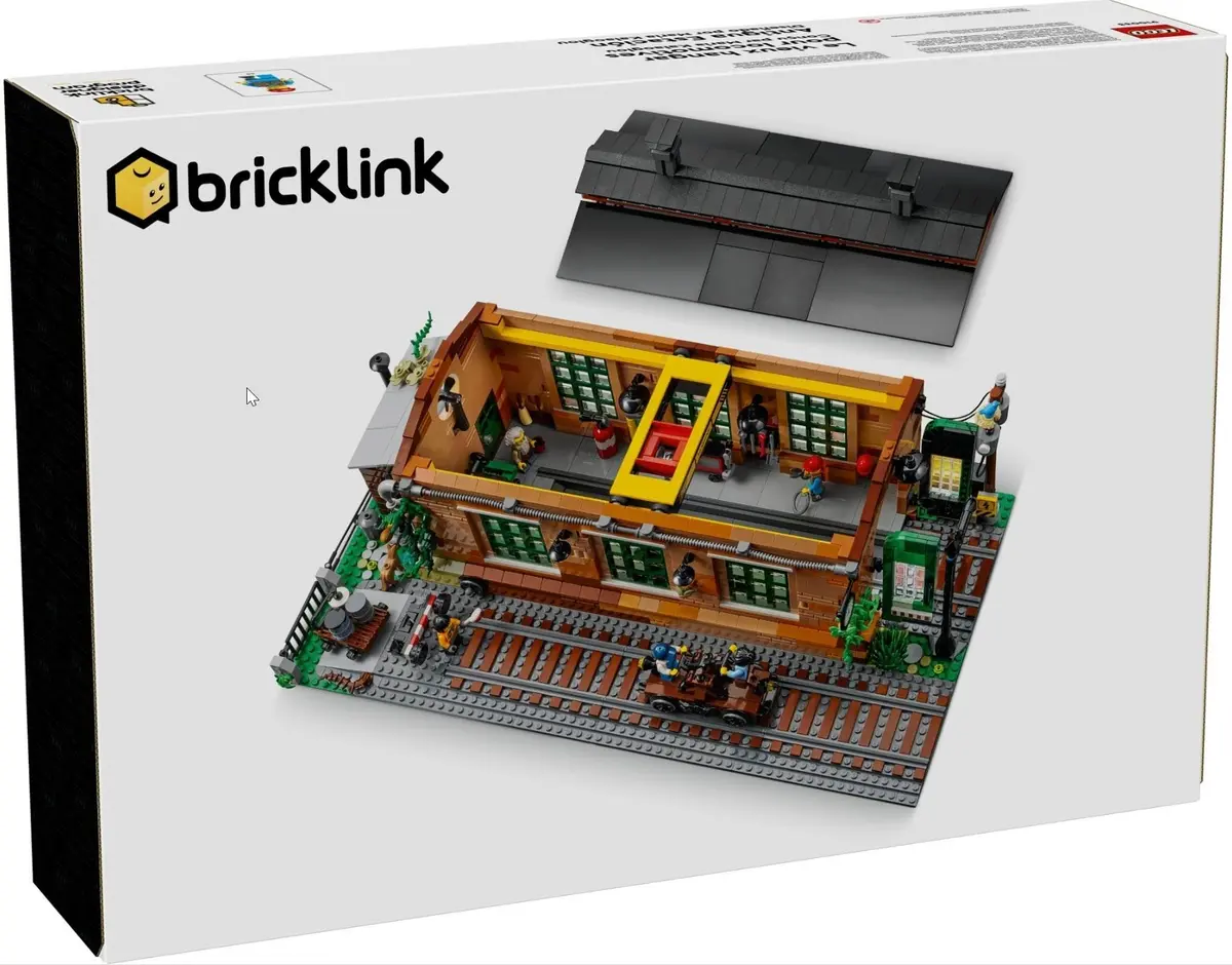 LEGO BrickLink 910033 Old Train Engine Shed set, image 5