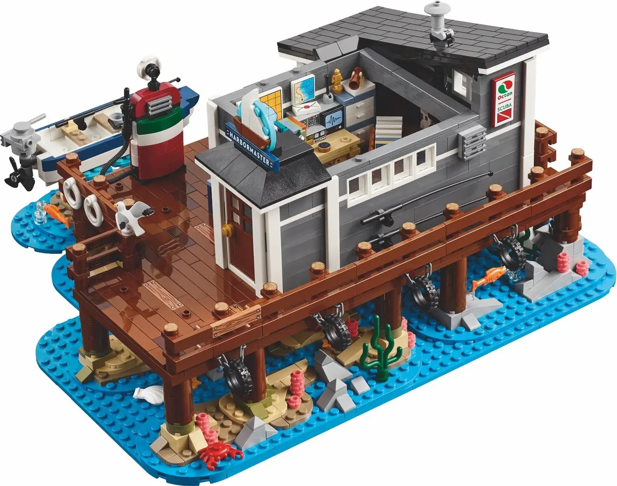 LEGO BrickLink 910040 Harbourmaster's Office set, image 3
