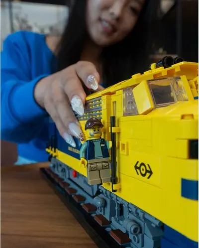 LEGO BrickLink 910066 Brick Railroad Locomotive set, image 11