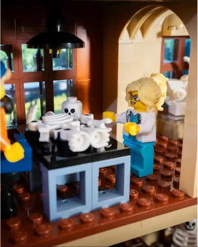 LEGO BrickLink 910068 University of Science set, image 9