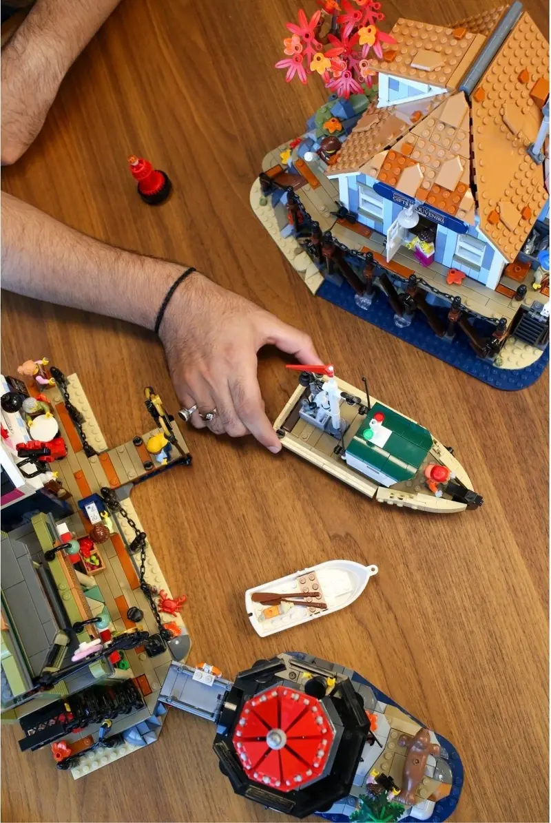 LEGO BrickLink 910069 Fisherman's Village set, image 11