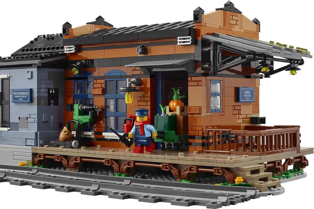 LEGO BrickLink 910072 Woodbrick Freight Depot set, image 4