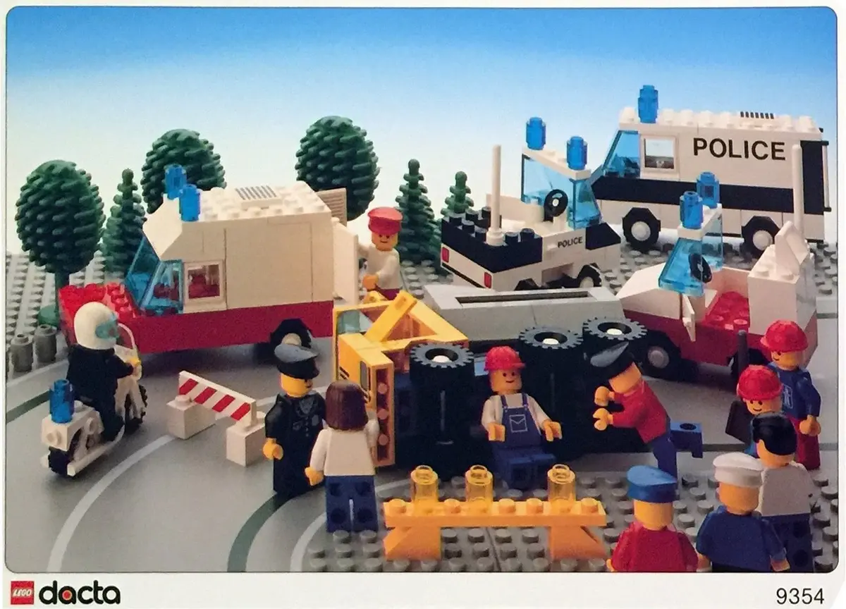 LEGO Dacta 9354 Town Street Theme set, image 2