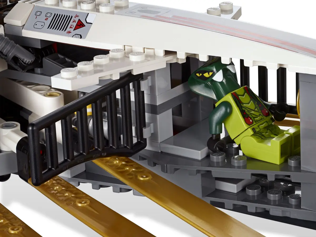 LEGO Ninjago 9449 Ultra Sonic Raider set, image 4