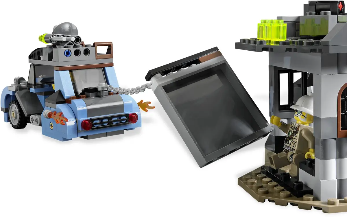 LEGO Monster Fighters 9466 The Crazy Scientist & His Monster set, image 6