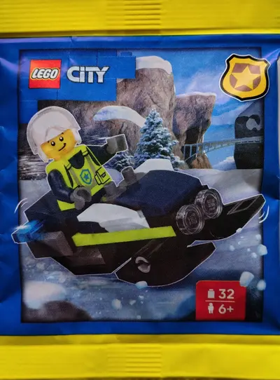 LEGO City L0002220 Police Officer with Snowmobile set